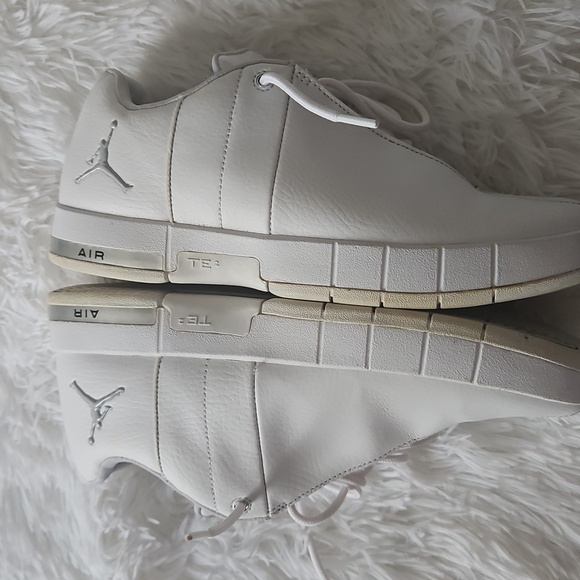 JORDAN White, SIZE 7 Y Sneakers with Streamlined Design - Picture 1 of 5